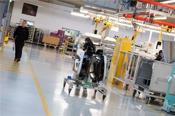 劳斯莱斯工厂内部揭秘,连工厂都这么奢华