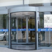 豪华两翼旋转门 现代建筑的优雅之选